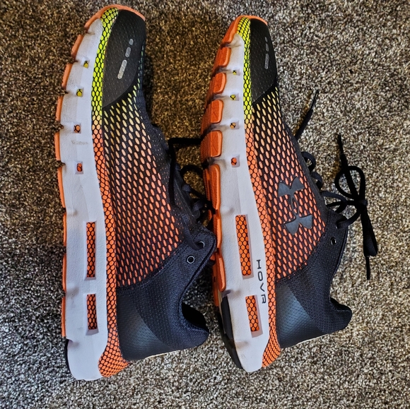 Men's Hover Sneakers - Picture 6 of 8